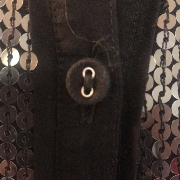 Style & CO Beautiful Black Top w/sequins. Large
60% Cotton, 40% Polyester - Picture 9 of 12